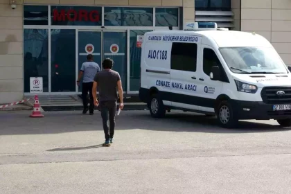 Anahtarını Unutunca Çatıdan Evine Girmeye Çalıştı, Düşerek Hayatını Kaybetti