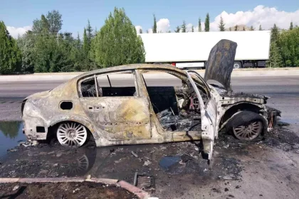 Burdur-Antalya Kara Yolunda Otomobil Yangını