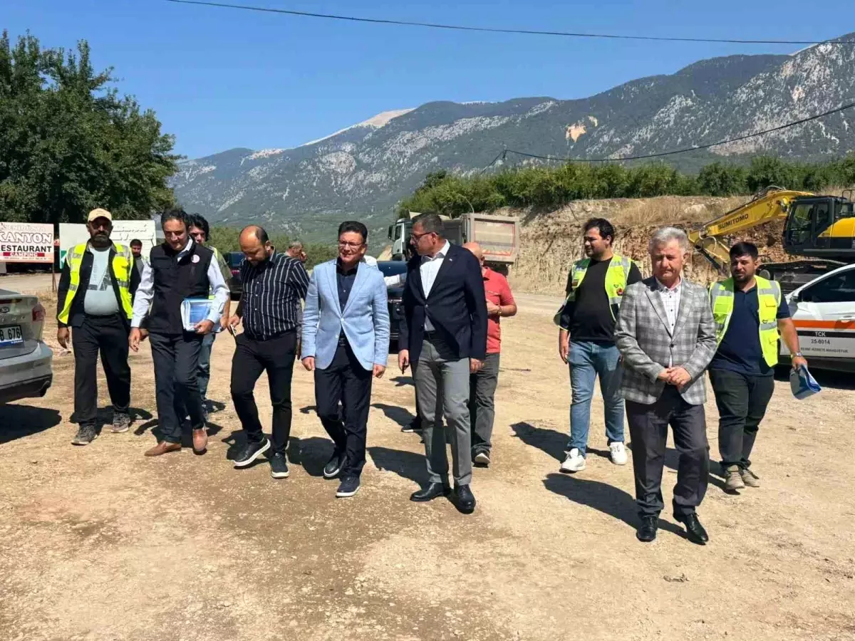 Elmalı-Finike Bölünmüş Yol Çalışmaları Devam Ediyor