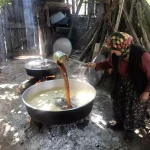 50 kiloluk kazanlarda 1 litre külle kaynatılıyor, kilosu 500 liradan satılıyor