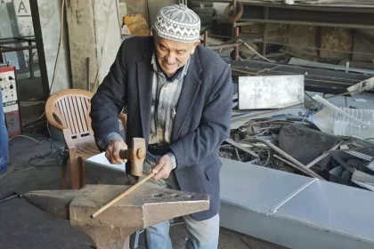 77 Yaşındaki Usta Demirci, 57 Yıldır Geleneksel Mesleğini Sürdürüyor