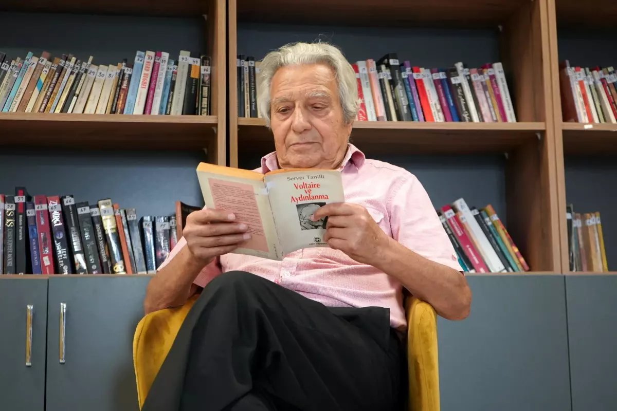 Emekli Öğretmenden Edebiyat ve Müzik Anıları Kitabı