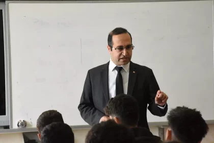 Görme Engelli Öğretmen Öğrencilerine İlham Veriyor