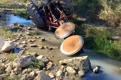 Traktör Devrildi, Sürücü Hayatını Kaybetti