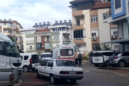 Kanser hastası yaşlı adam evinde ölü bulundu