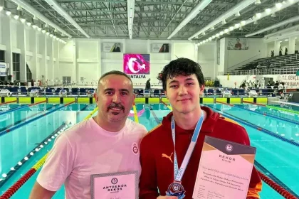Denizlili sporcu yüzmede üç Türkiye rekoru kırdı