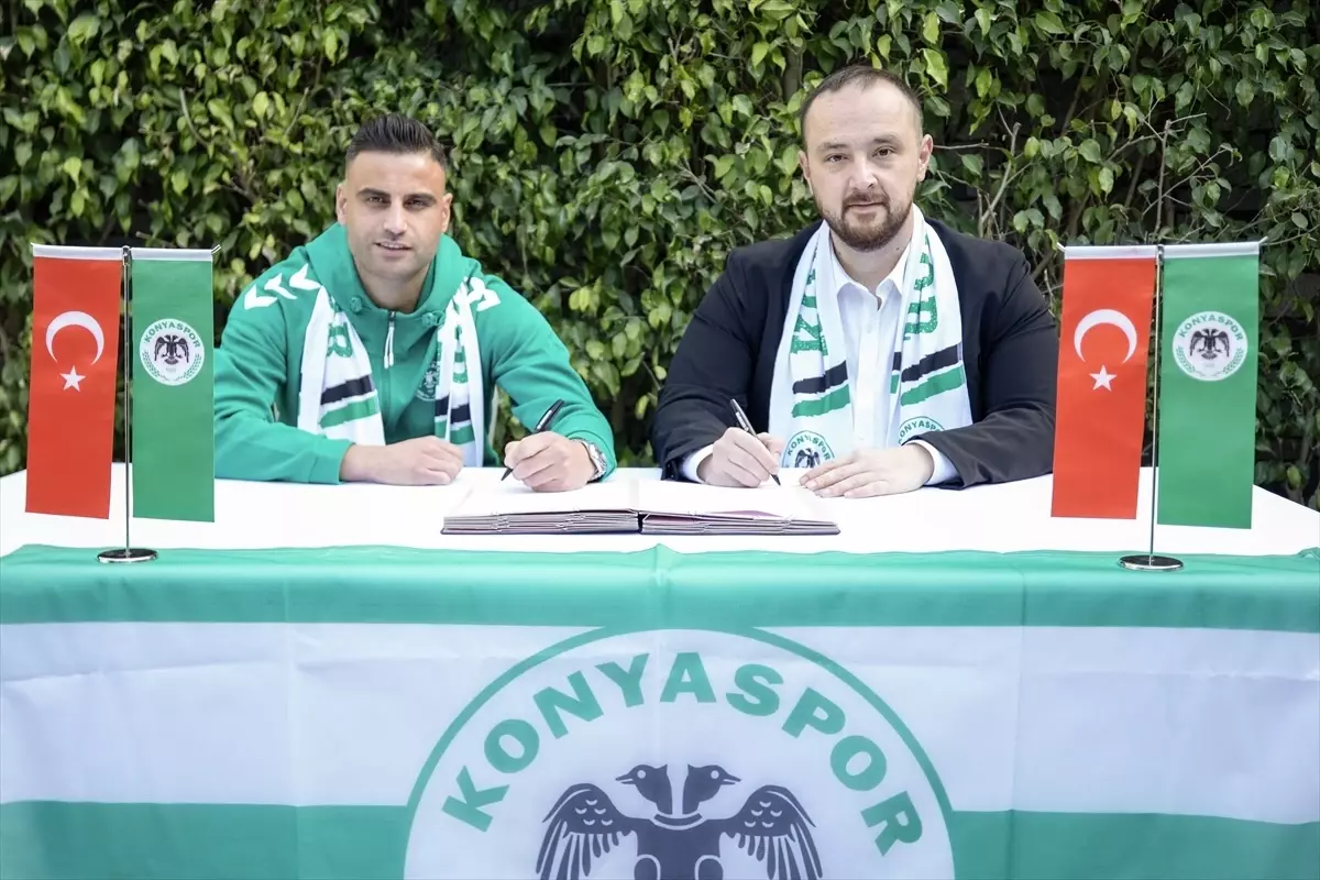 Konyaspor, deneyimli oyuncu Deniz Türüç