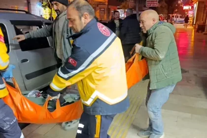 Misafir olarak kaldığı akrabasının evinin merdivenlerinde ölü bulundu