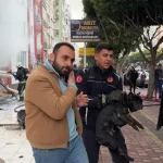 Atölyedeki yangında 4 köpeği itfaiye erleri kurtardı