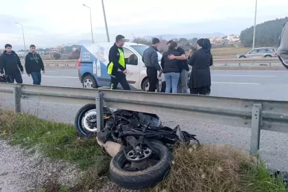 Kazaya müdahale trafik ekibinin uygulama yaptığını sandı, ters istikametten kaçarken kaza yaptı