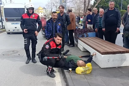 Yolun karşısına geçerken motosikletin çarptığı yaya yaralandı