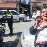 Kasktan ceza yememek için plakasını kapattı, yediği cezayı görünce hayatının pişmanlığını yaşadı