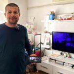 Keçilerine olan sevgisini teknolojiyle birleştirdi, anbean onları izliyor