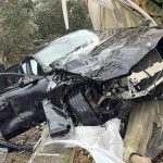 Lüks otomobil seraya daldı aynı noktada 3 günde ikinci kaza: 4 yaralı