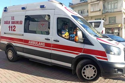 Midibüsle çarpışan motosikletli yaralandı