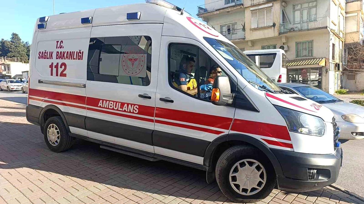 Midibüsle çarpışan motosikletli yaralandı