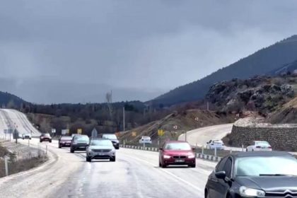 Yeni Konya Antalya kara yolunda bayram dönüşü yoğunluğu
