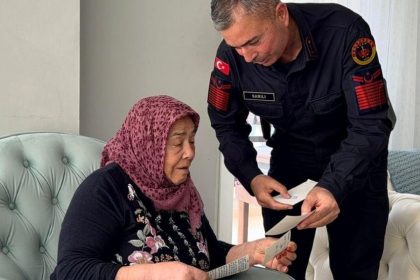 30 yıl önce şehit olan askerin silah arkadaşından şehit annesine duygulandıran ziyaret