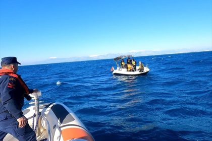 Antalya açıklarında yardım talebinde bulunan özel teknedeki 5 kişi kurtarıldı