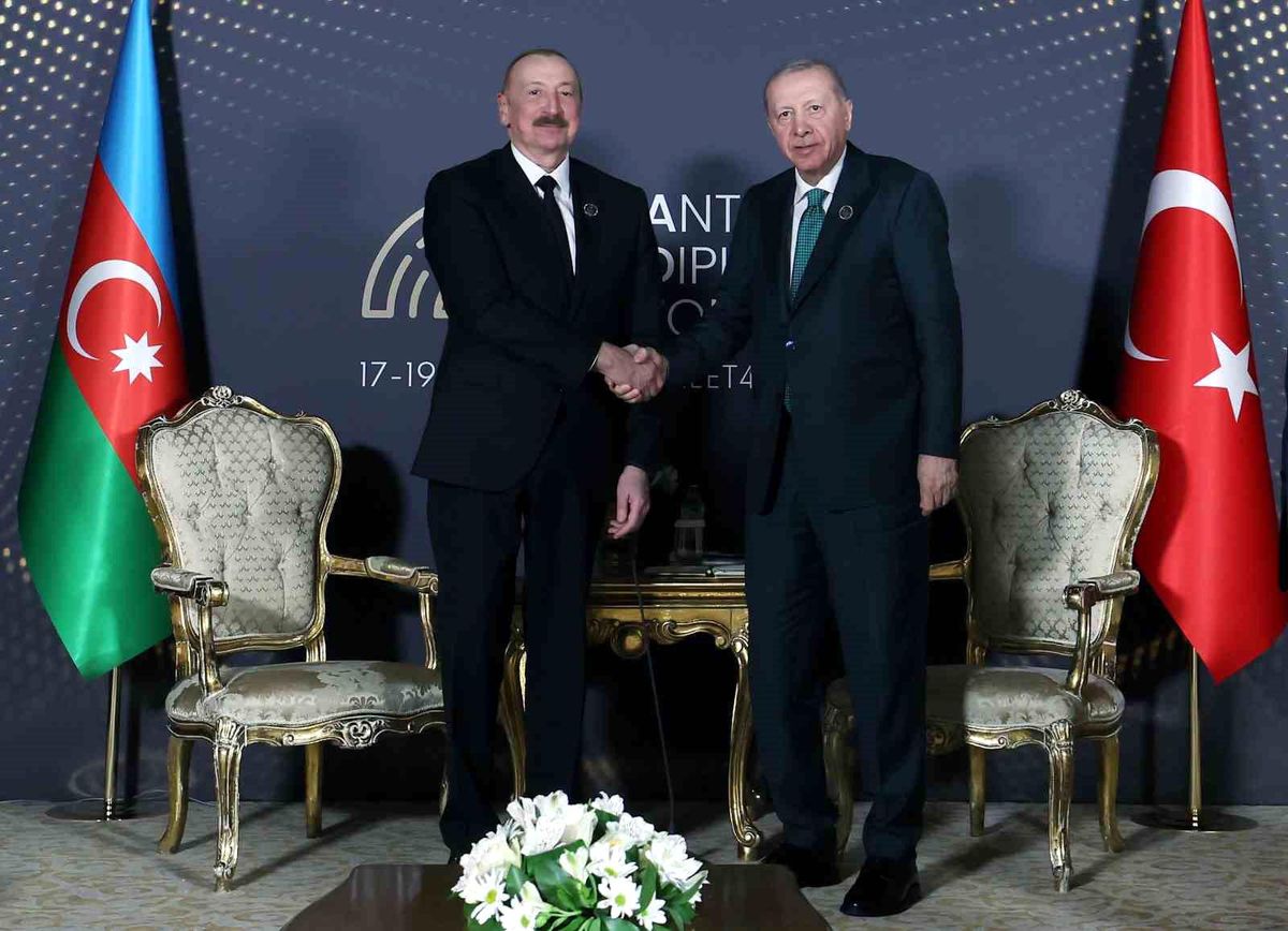 Cumhurbaşkanı Erdoğan, Azerbaycan Cumhurbaşkanı Aliyev ile bir araya geldi
