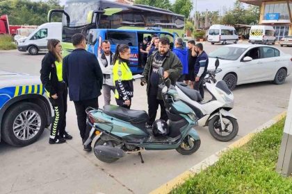 Motorlu bisiklet, motosiklete arkadan çarptı: 2 sürücü yaralandı