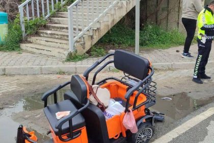 Vinçle çarpışan 3 tekerlekli motosikletin sürücüsü öldü