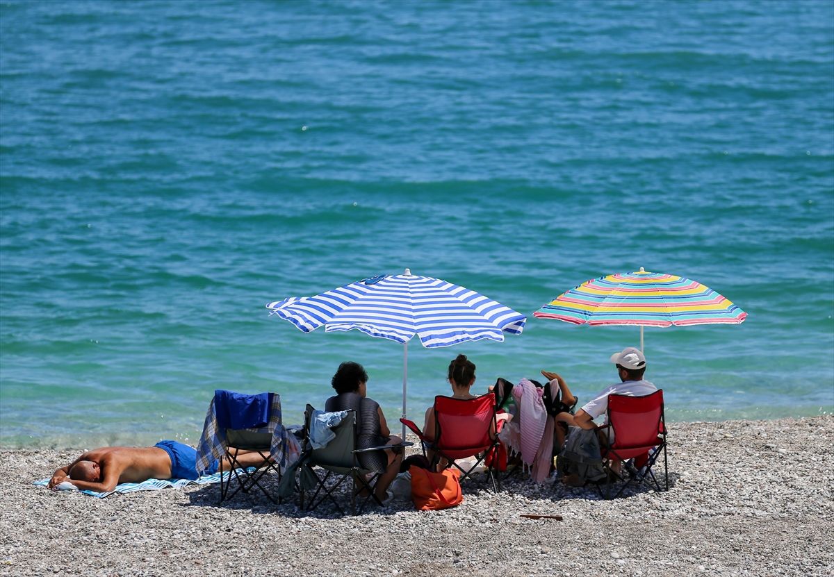 Antalya sahillerinde Kurban Bayramı