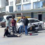 Bisikletli çocuğa çarpmamak için motosikletini devirip yaralandı