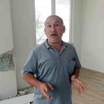 Çatlaklardan ışık görülen apartmanda korku dolu yaşam