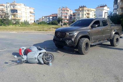 Kamyonet ile motosiklet çarpıştı: 1 yaralı