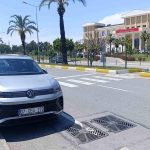 Yayalara yol veren otomobile motosiklet çarptı: 1 yaralı