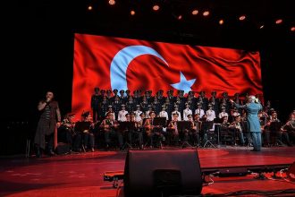 Aleksandrov Rus Kızılordu Korosu ve Hayko Cepkin Harbiye