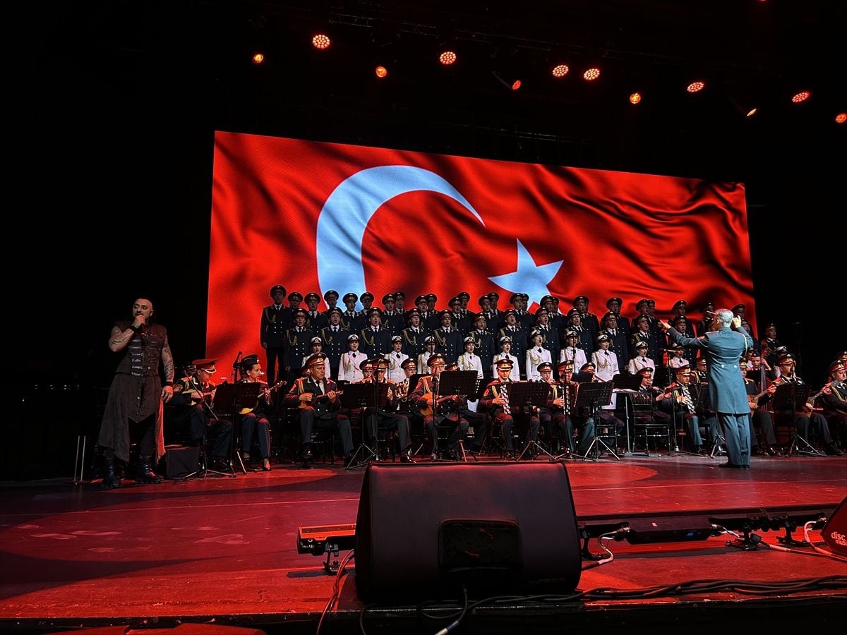 Aleksandrov Rus Kızılordu Korosu ve Hayko Cepkin Harbiye