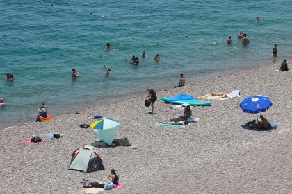 Antalya kavruluyor! Hissedilen sıcaklık 47 dereceye çıktı