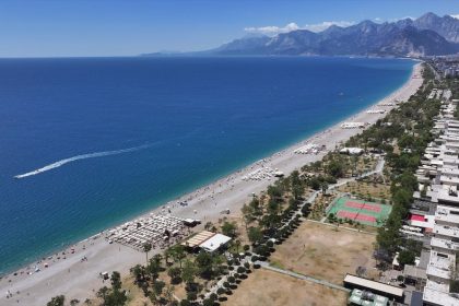 Antalya sahillerinde Kurban Bayramı