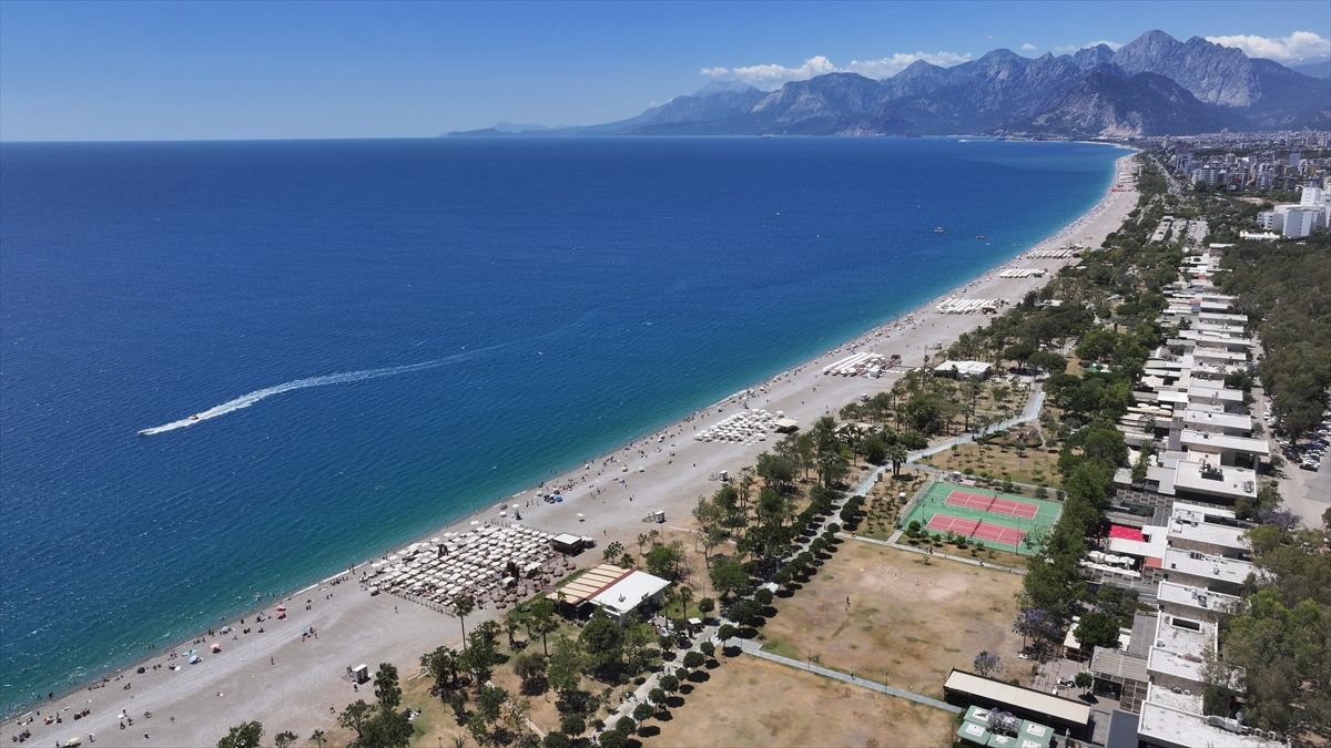 Antalya sahillerinde Kurban Bayramı