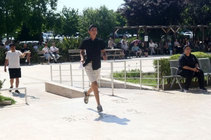 Aracını park edemeyince sınava geç kalan aday içeri alınmadı