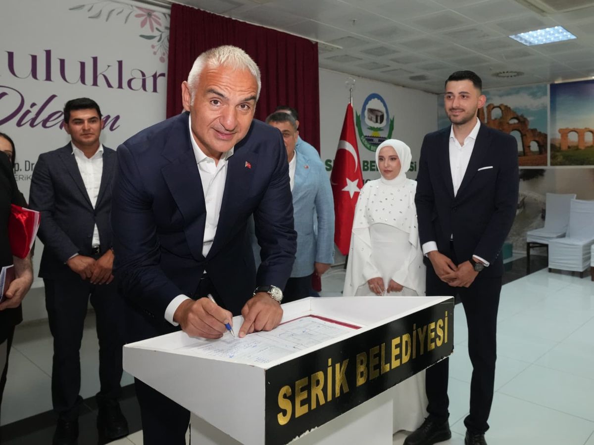 Bakan Ersoy, AK Parti