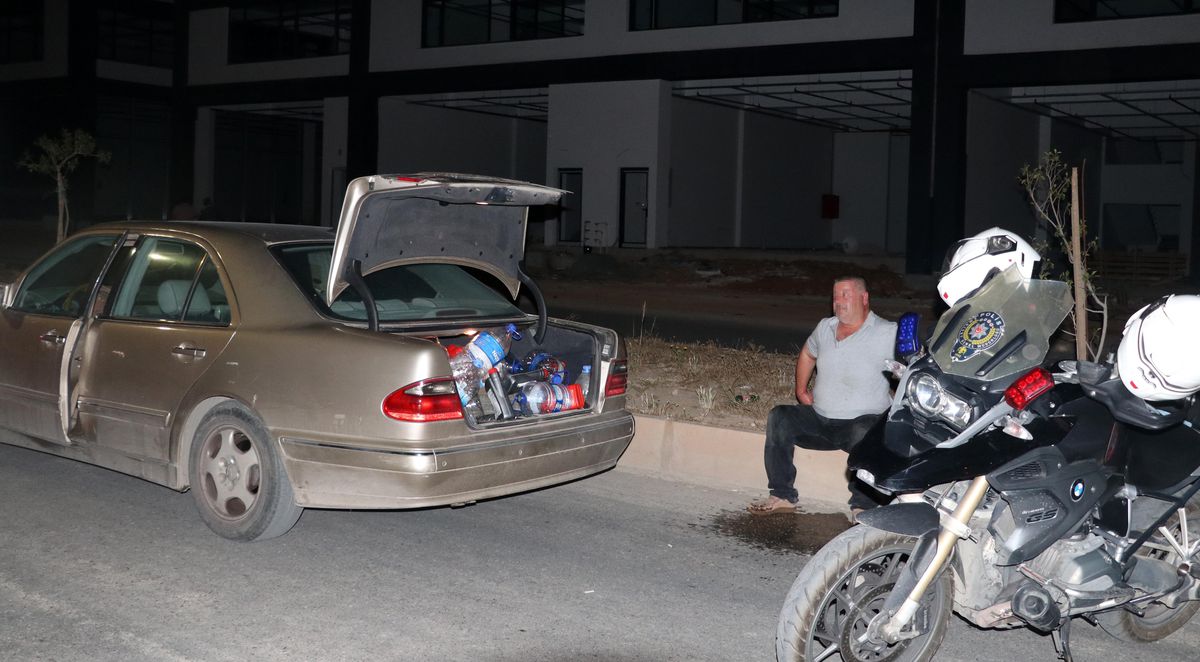 Ehliyetsiz sürücü polisten kaçtı, yakalanınca