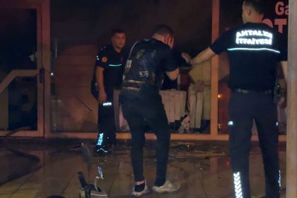İş yerini yanarken görünce gözyaşlarını tutamadı