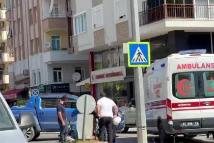 Kamyonet ile motosiklet çarpıştı: 1 yaralı