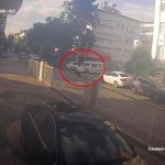 Kamyonetle çarpışan motosikletin sürücüsü kazayı kask sayesinde kazayı hafif sıyrıklarla atlattı