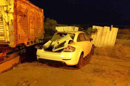 Kamyonla çarpışan otomobilin sürücüsü yaralandı