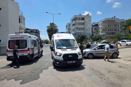 Motosiklet ile otomobil çarpıştı: 2 yaralı
