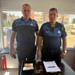 Pazarda sahte döviz ve altınlarla alışveriş yapmaya çalıştı, esnaf ve zabıtanın dikkatiyle yakalandı