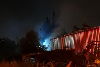 Seramik parçaları satılan iş yerinde yangın