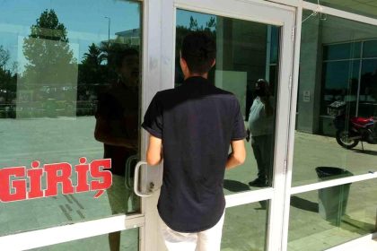 Sınavı saniyelerle kaçırdı, denemedik kapı bırakmadı