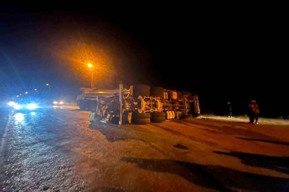 Devrilen beton mikserinin sürücüsü hafif yaralandı