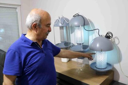 Domates güvesi, mantar sineği ve elma iç kurduna ışık tuzağı