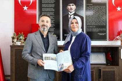Finikeli öğretmenin yazısı ÖğretmenİZ Dergisi